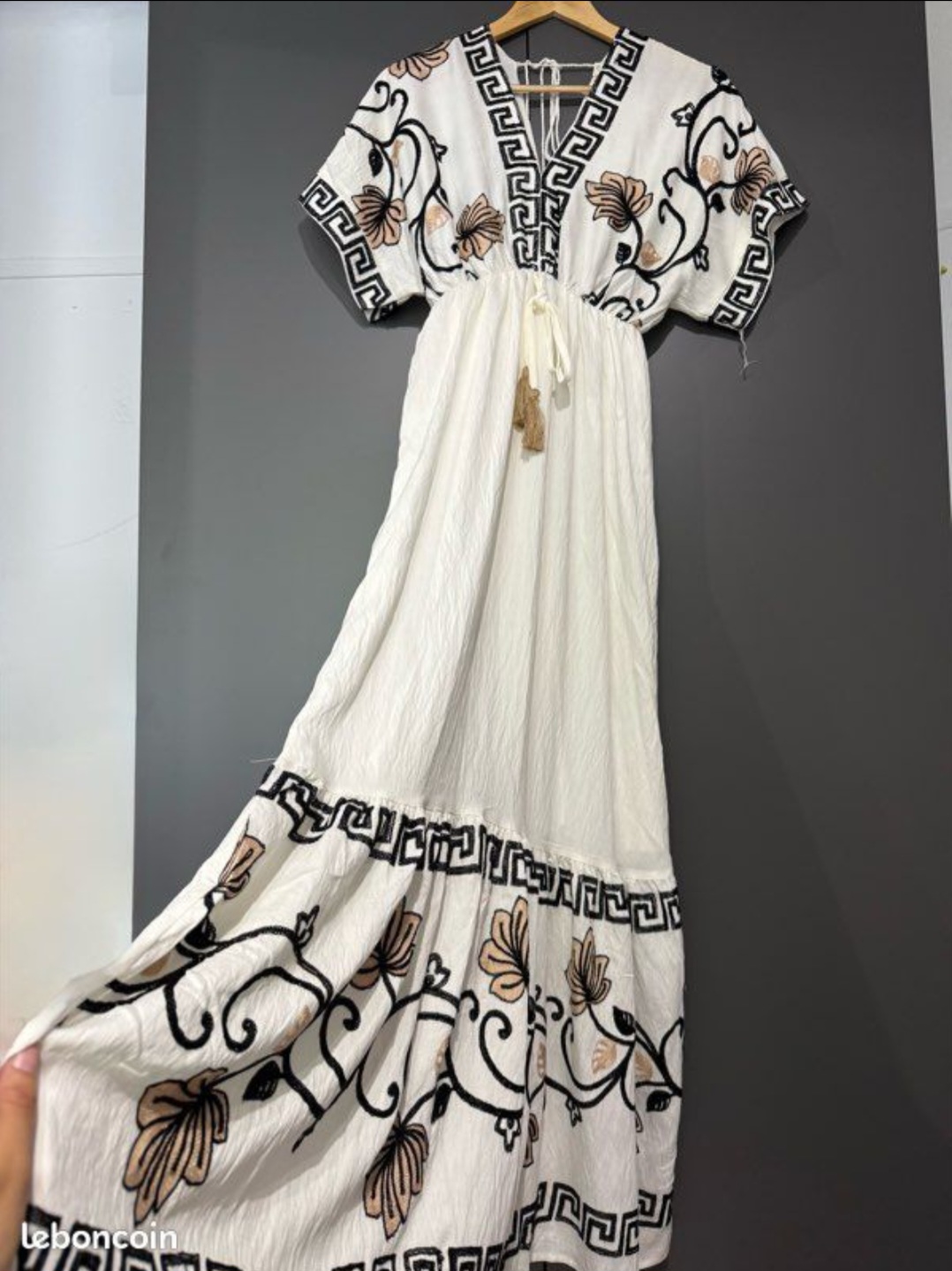 Robe évasée motif brodée 